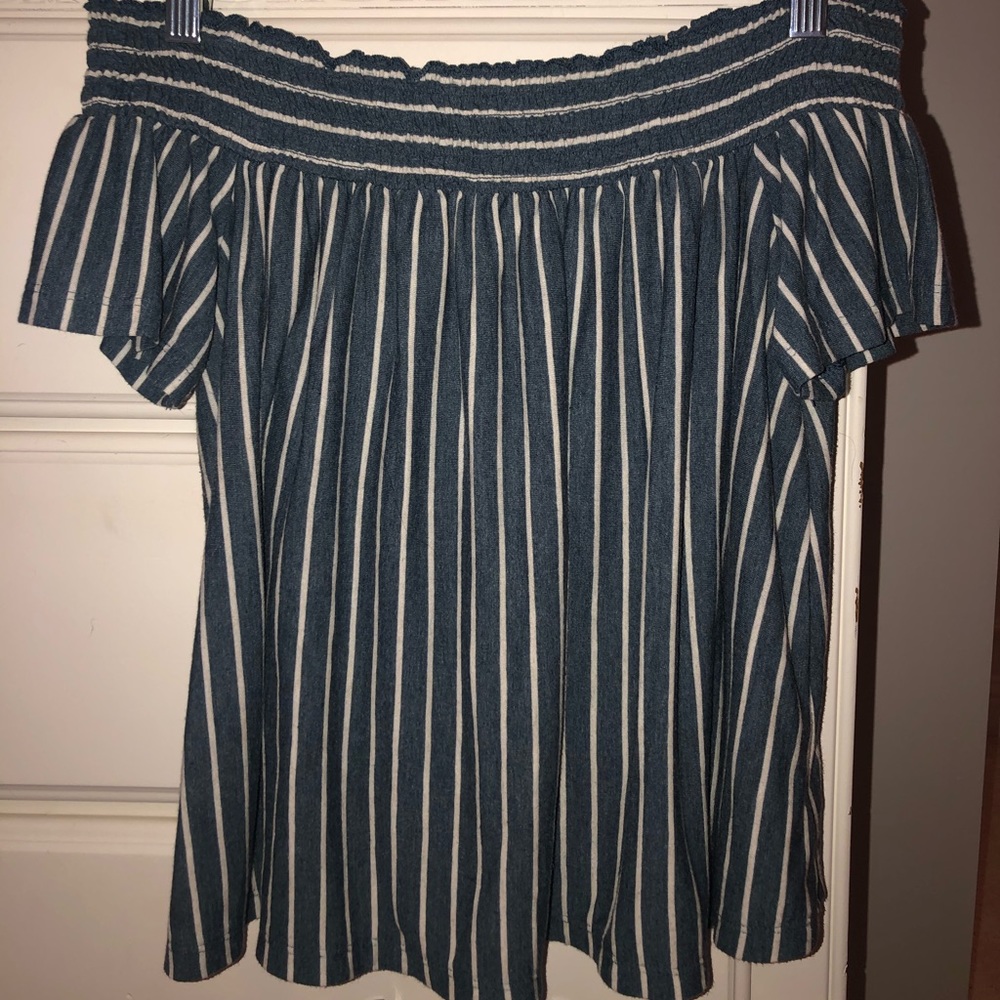 American Eagle off the shoulder short sleeve top